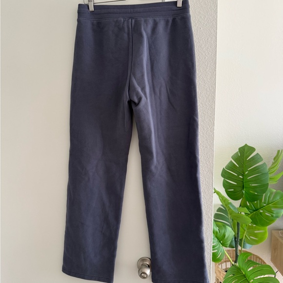 Aritzia Women’s Sweatfleece Sweatpants - Picture 2 of 4